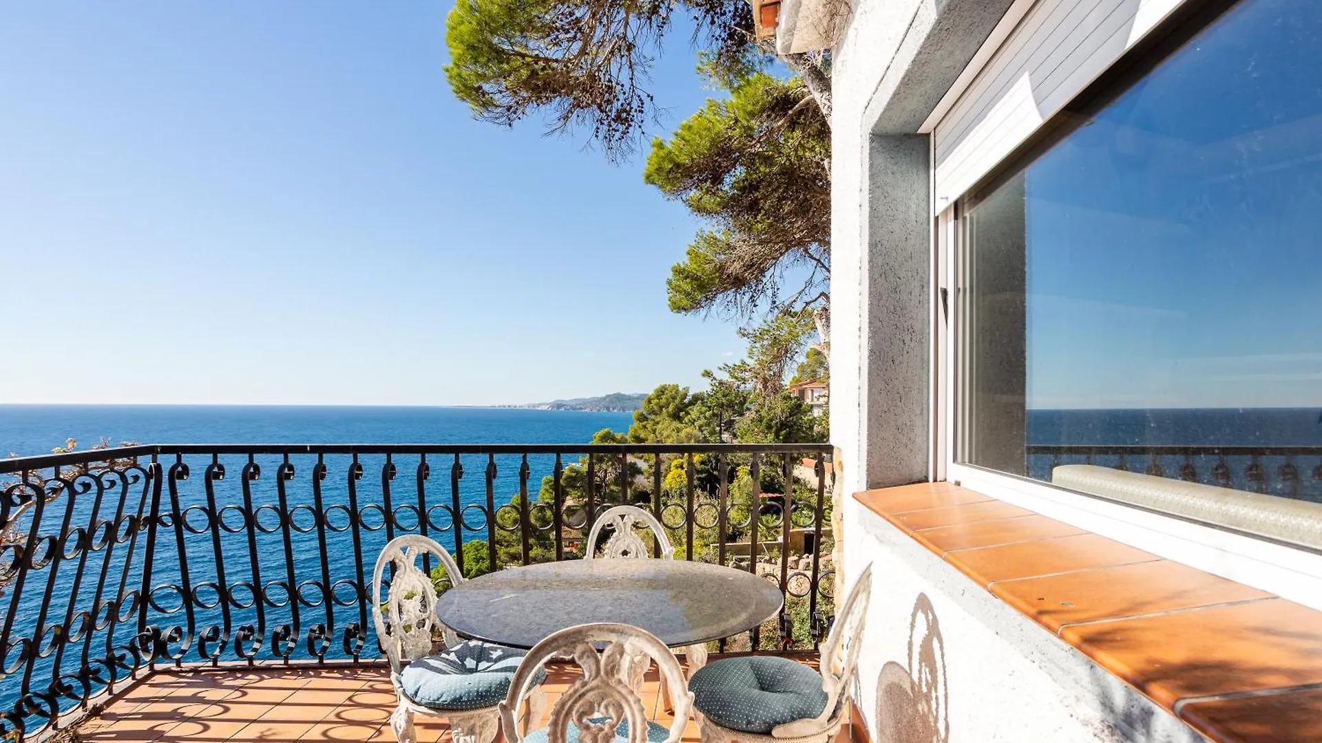Bergantin 5 Rooms Lloret de Mar Spain